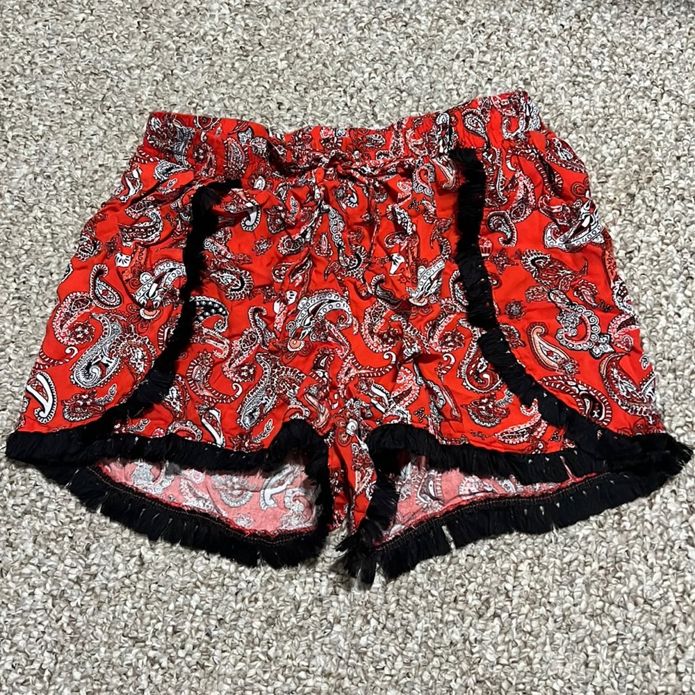 Justify shorts size m